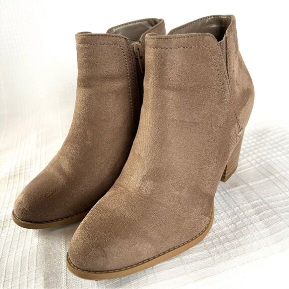 City Classified Vegan Faux Suede Mushroom Tan Ankle Boot Western Bootie Size 7 - Picture 3 of 11